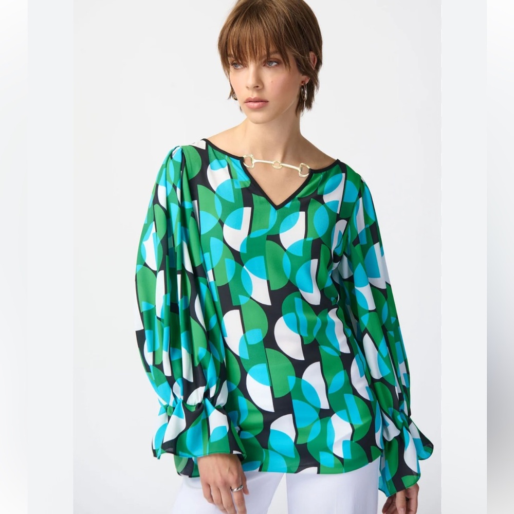 🆕Joseph Ribkoff Geo Print Georgette Top, Size 4